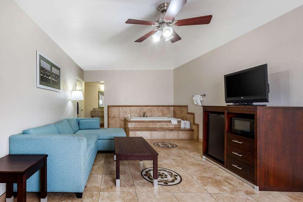 Quality Inn & Suites Near Downtown Mesa Habitación foto